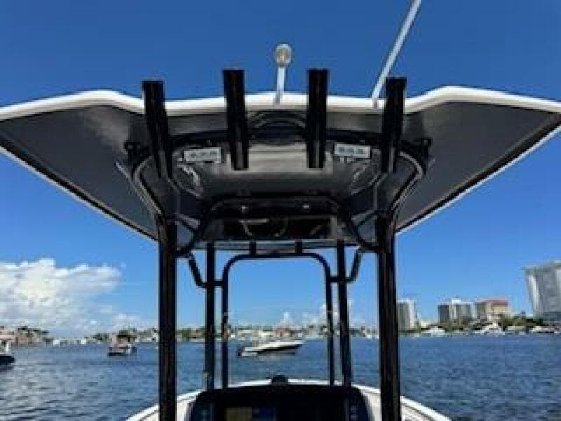 2022 Robalo R242 Center Console