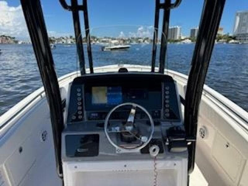 2022 Robalo R242 Center Console