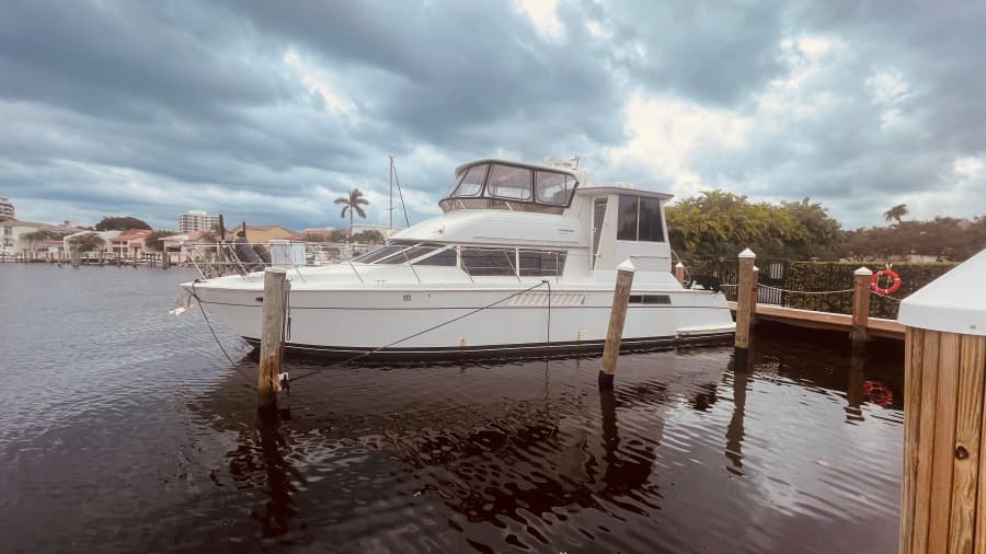 1997 CARVER YACHTS 500 COCKPIT MY