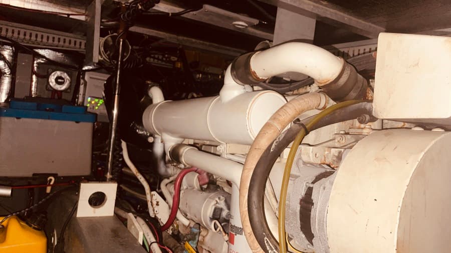 1997 CARVER YACHTS 500 COCKPIT MY