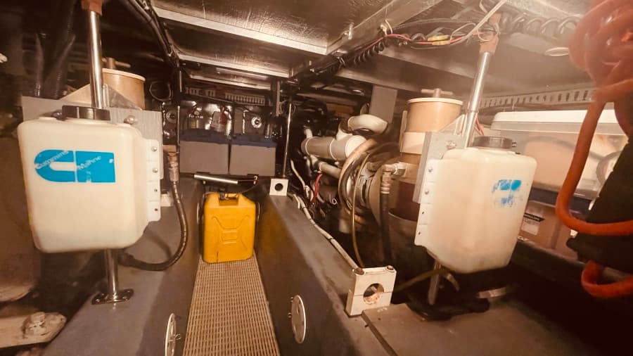 1997 CARVER YACHTS 500 COCKPIT MY