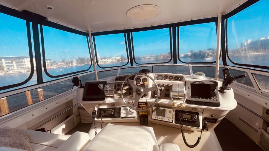1997 CARVER YACHTS 500 COCKPIT MY