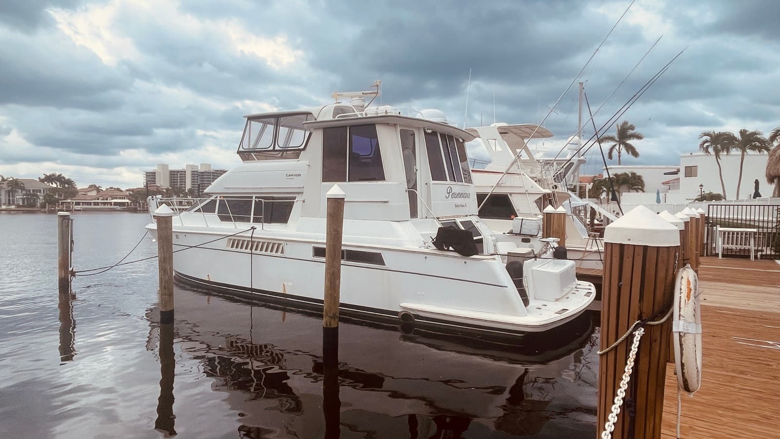 1997 CARVER YACHTS 500 COCKPIT MY