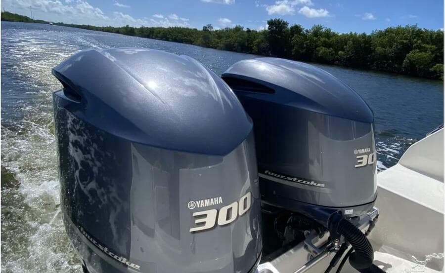 2018 Sailfish 325 DC