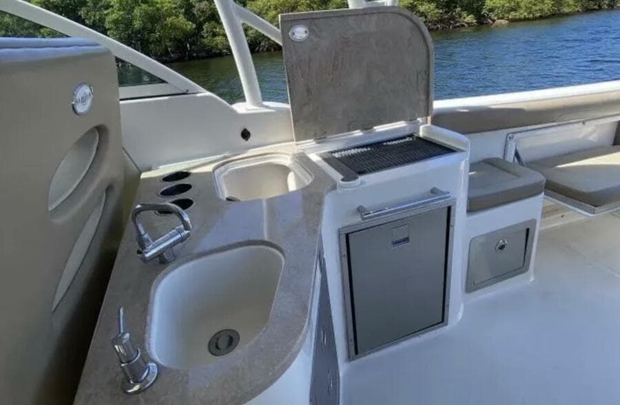 2018 Sailfish 325 DC