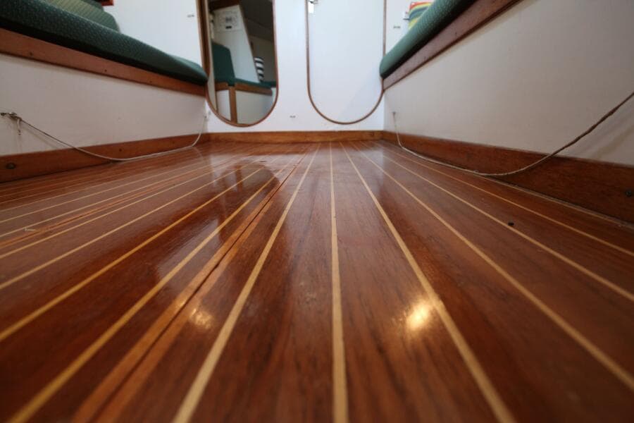 1996 J Boats 120