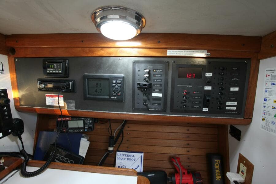 1996 J Boats 120