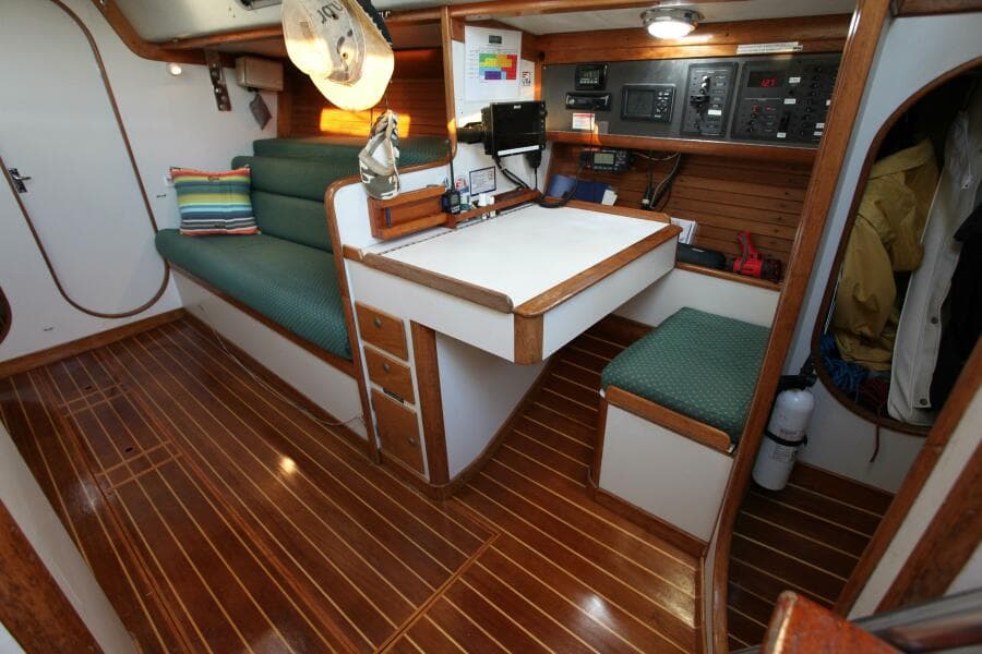 1996 J Boats 120