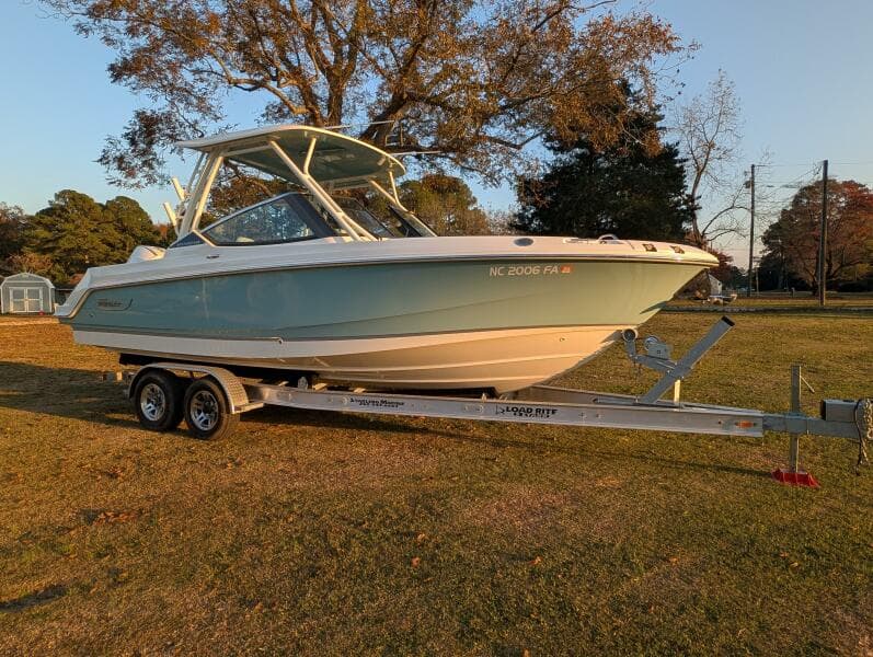 2023 Boston Whaler 240 Vantage