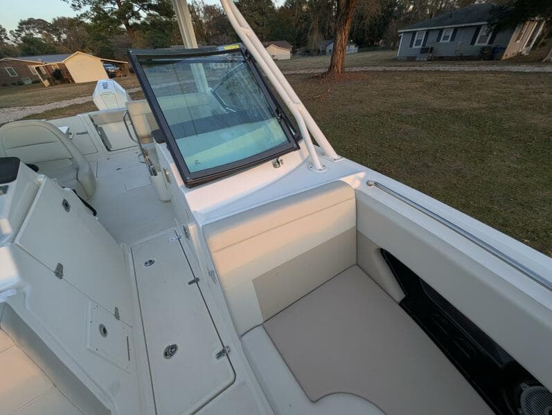 2023 Boston Whaler 240 Vantage