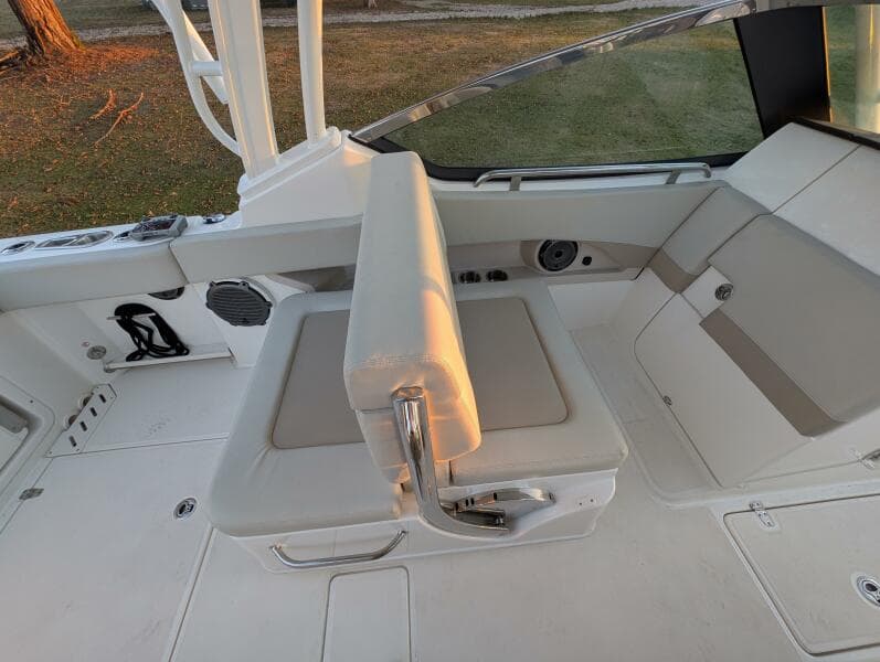 2023 Boston Whaler 240 Vantage