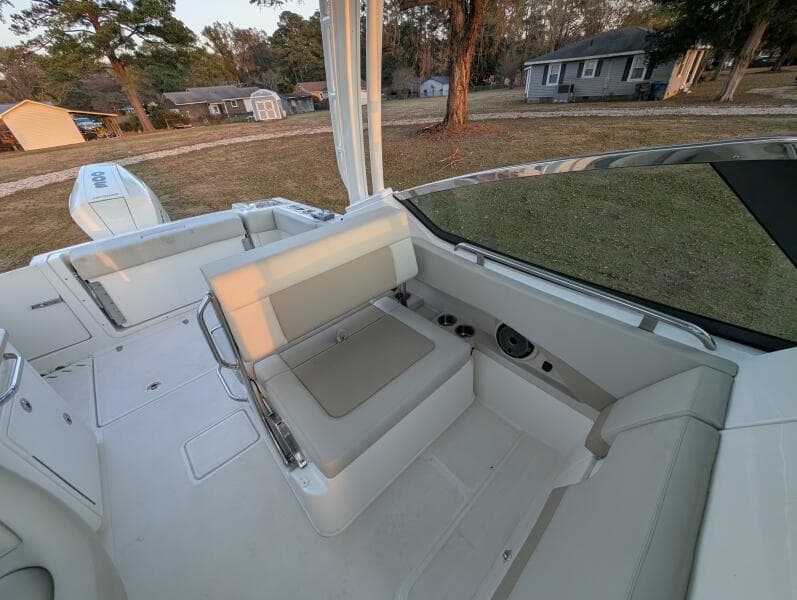 2023 Boston Whaler 240 Vantage