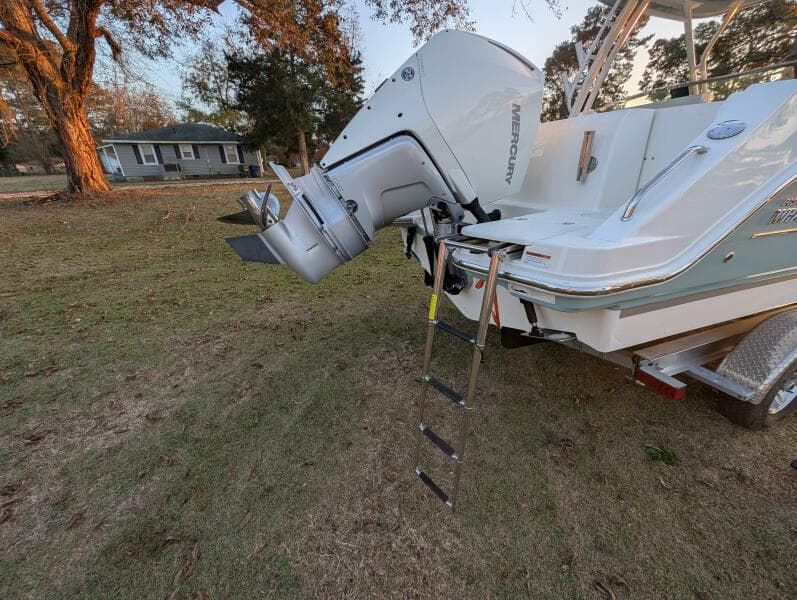2023 Boston Whaler 240 Vantage