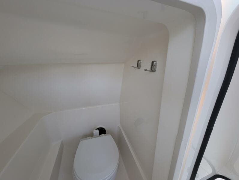 2023 Boston Whaler 240 Vantage