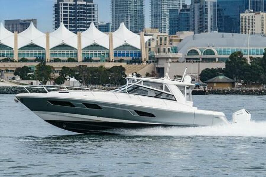 2022 Intrepid 477 Evolution