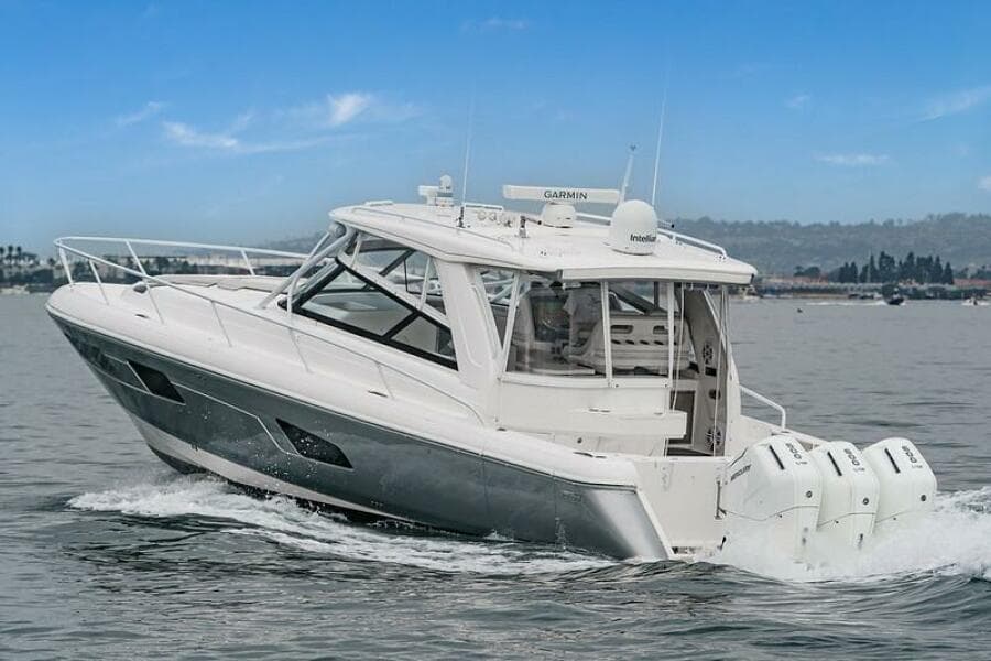 2022 Intrepid 477 Evolution