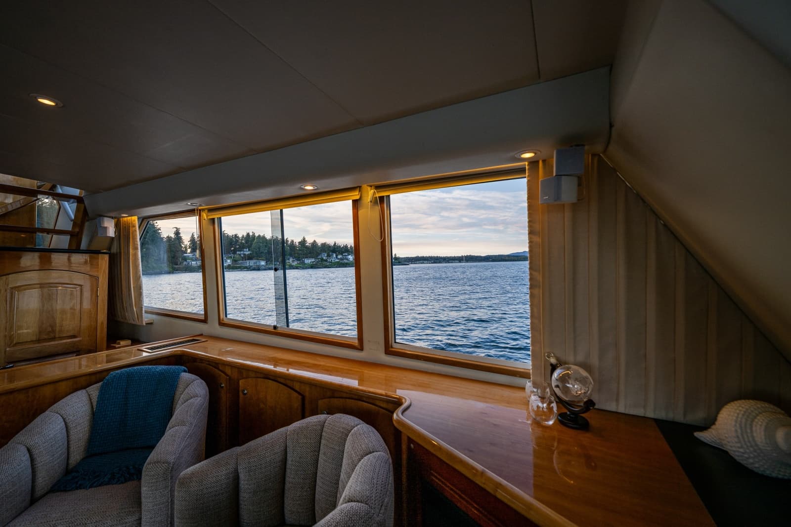 2001 Navigator 61 Pilothouse