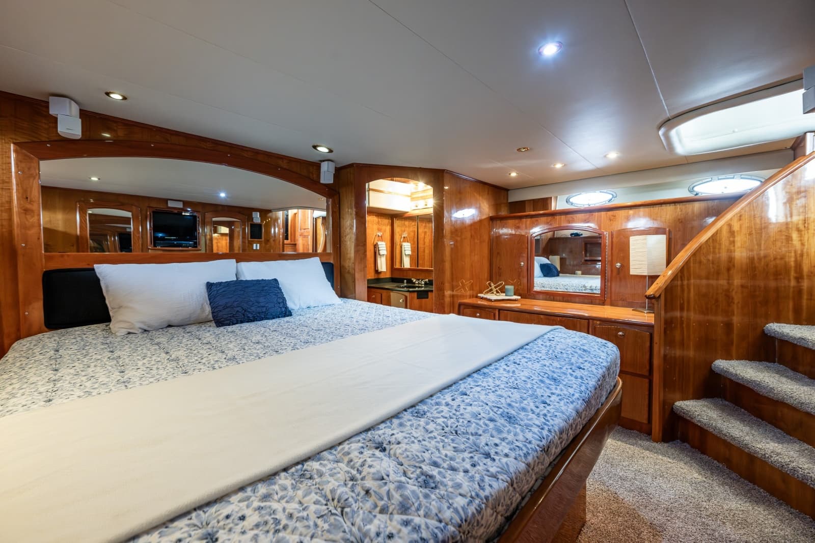 2001 Navigator 61 Pilothouse