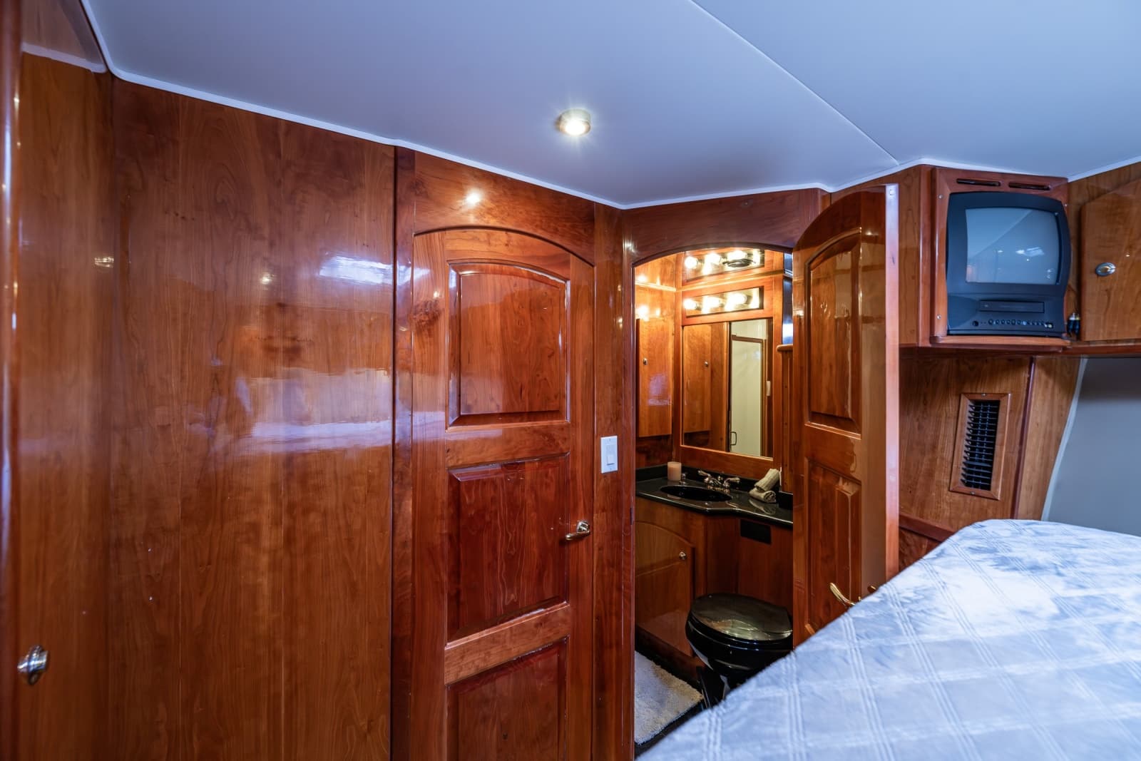 2001 Navigator 61 Pilothouse