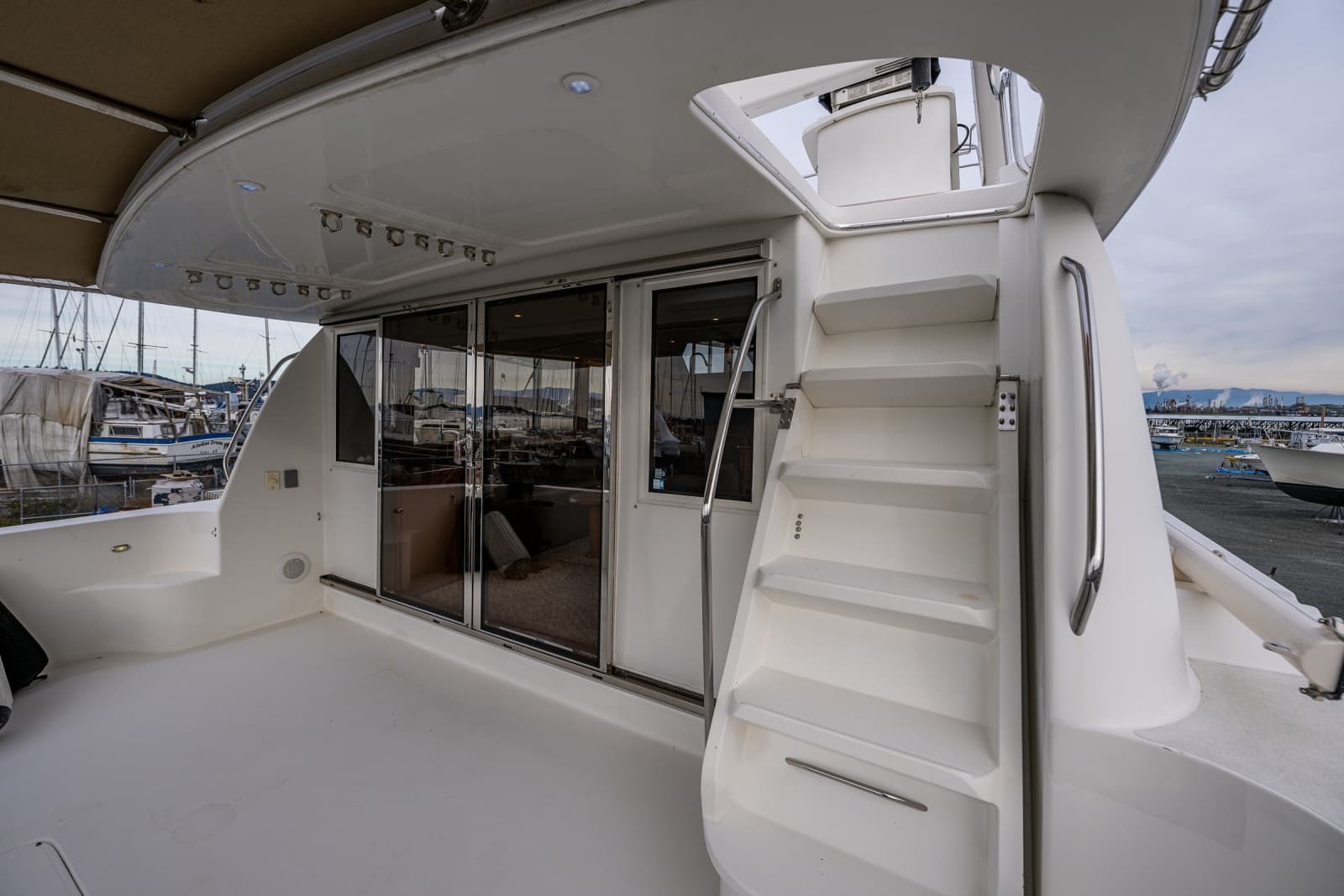 2001 Navigator 61 Pilothouse