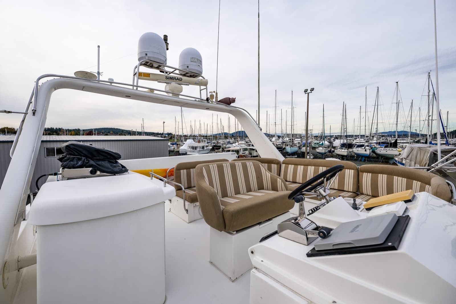 2001 Navigator 61 Pilothouse