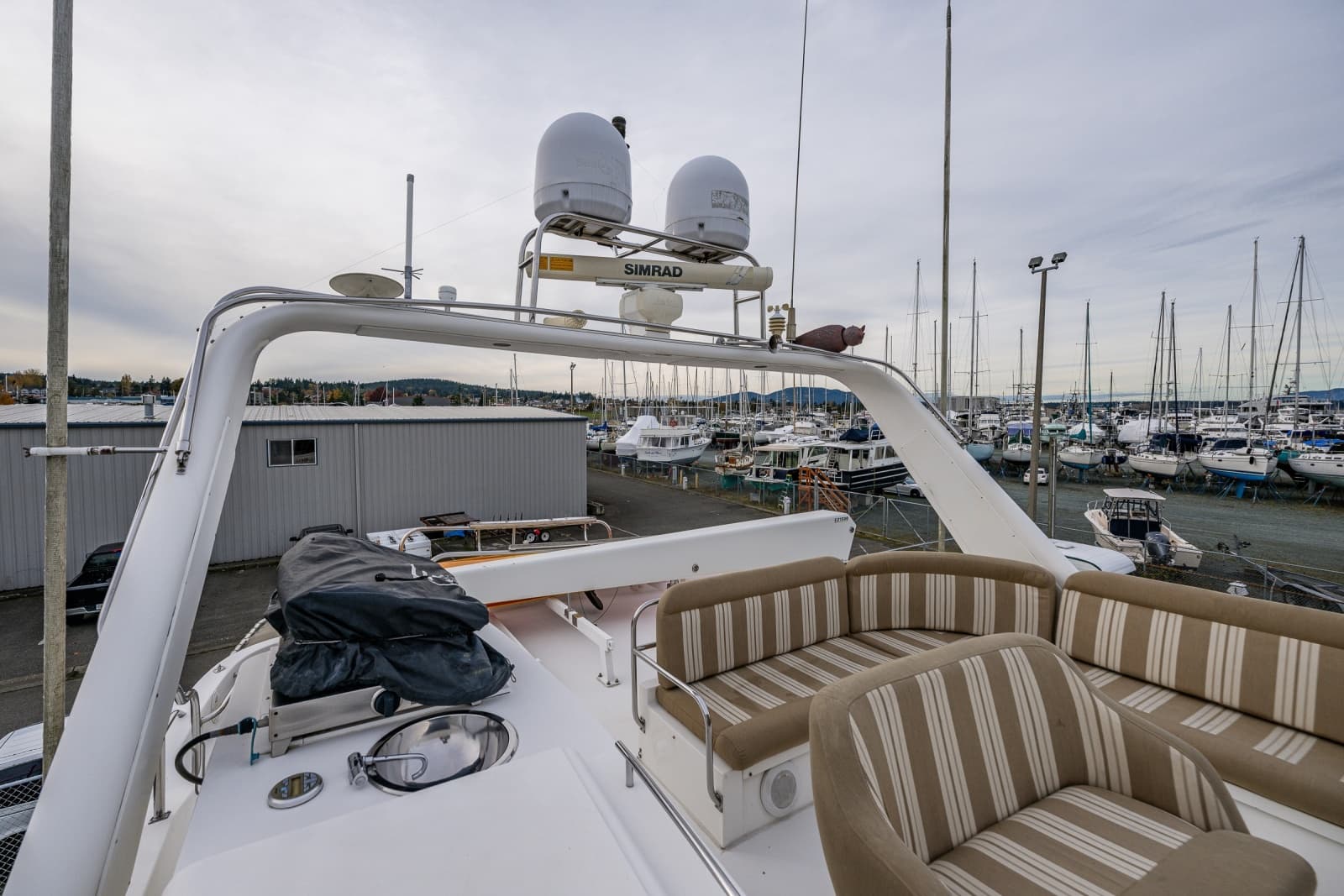 2001 Navigator 61 Pilothouse
