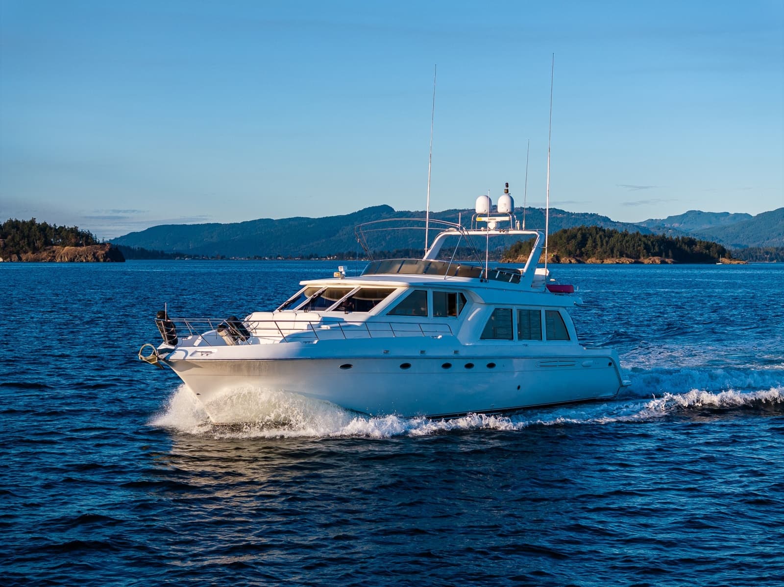 2001 Navigator 61 Pilothouse