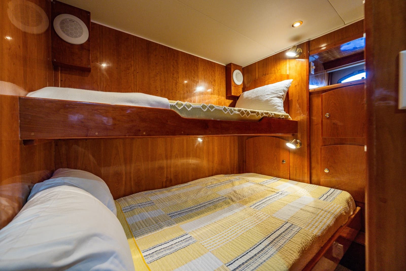 2001 Navigator 61 Pilothouse