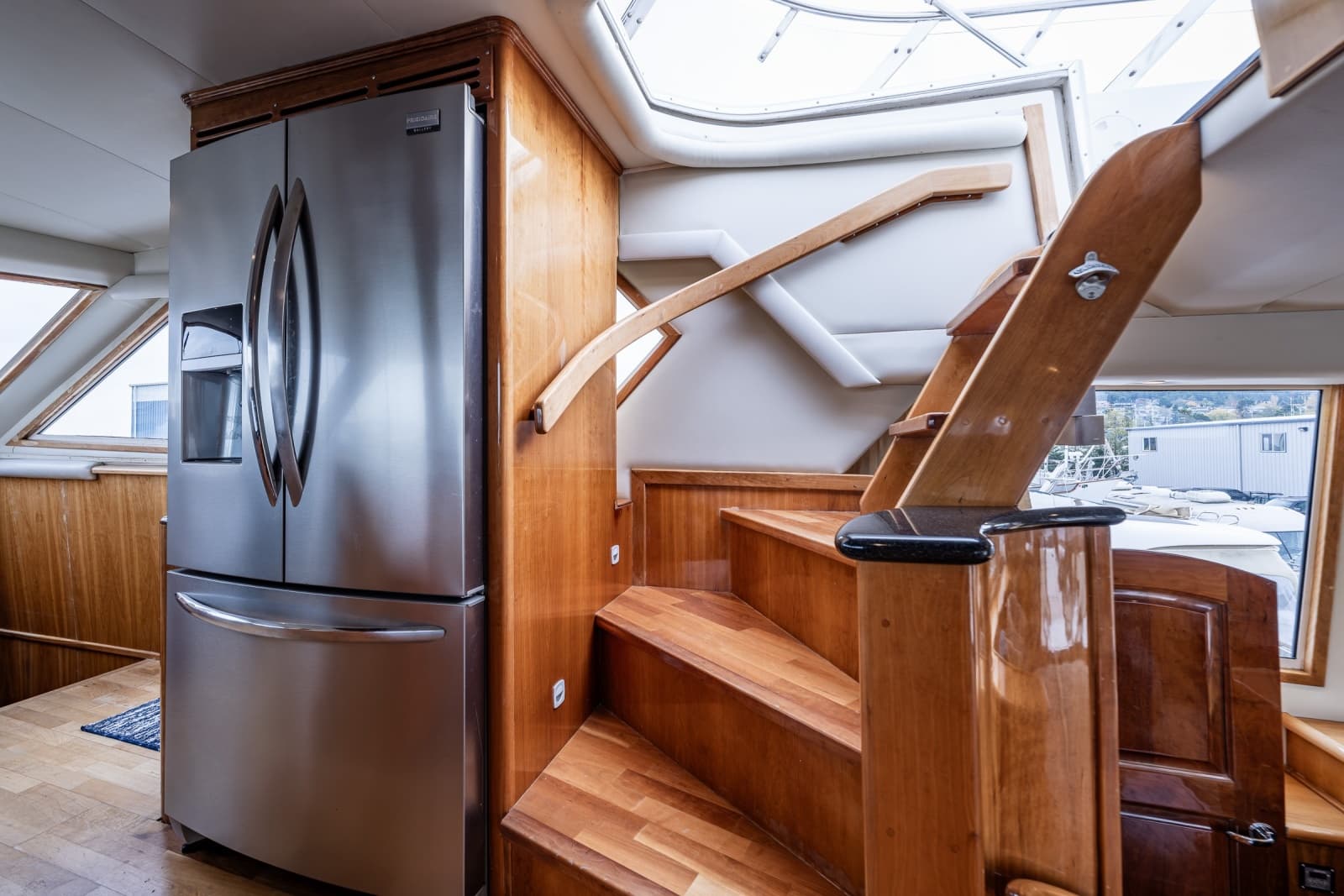 2001 Navigator 61 Pilothouse