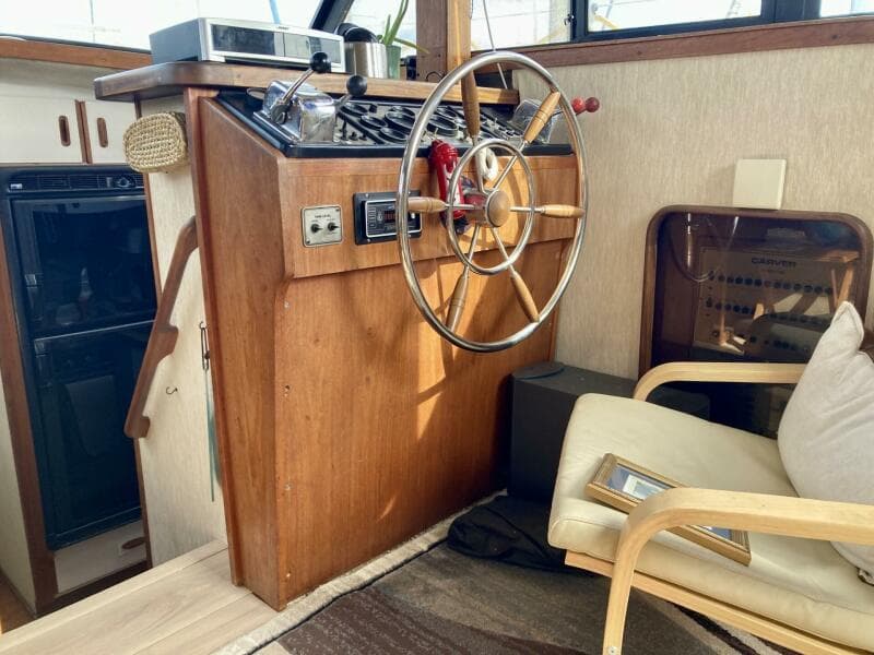 1983 Carver 3607 AC