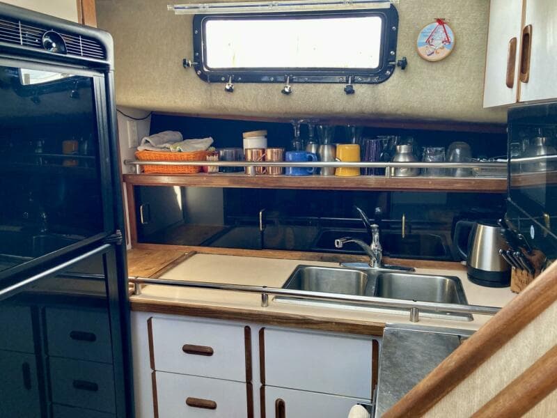 1983 Carver 3607 AC