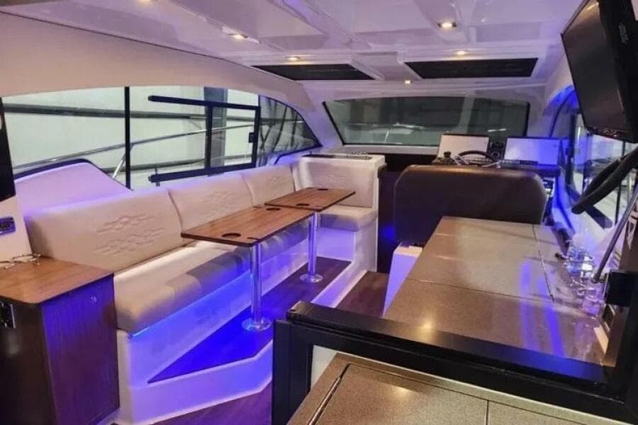 2022 Four Winns 355 Vista Coupe