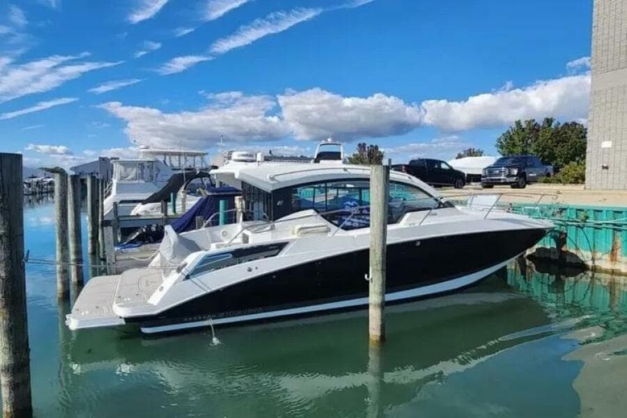 2022 Four Winns 355 Vista Coupe