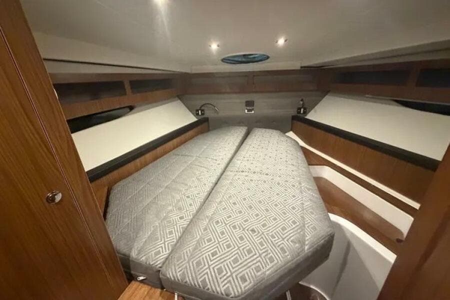 2022 Four Winns 355 Vista Coupe