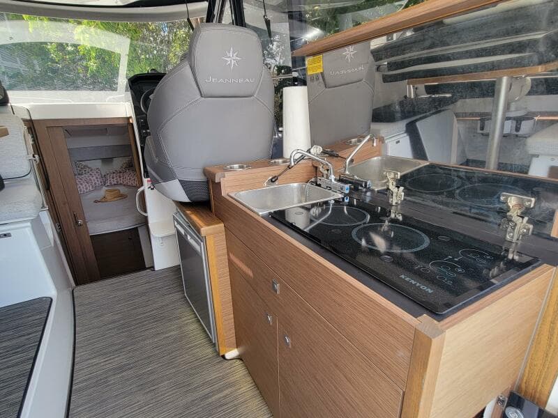 2023 Jeanneau NC895