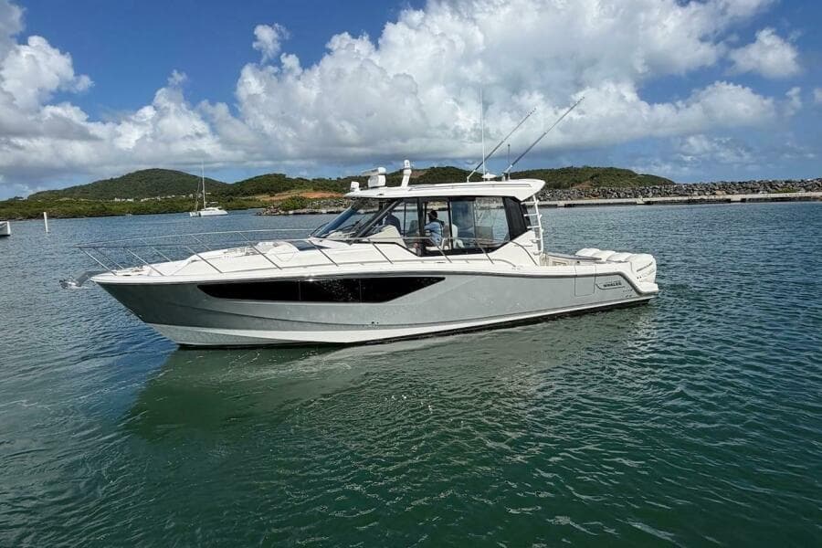 2021 Boston Whaler 405 Conquest