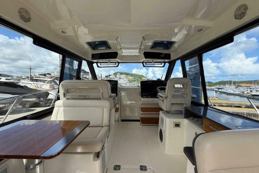 2021 Boston Whaler 405 Conquest