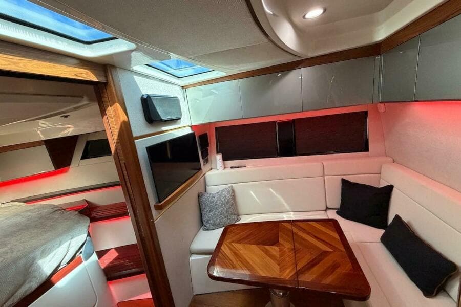 2021 Boston Whaler 405 Conquest