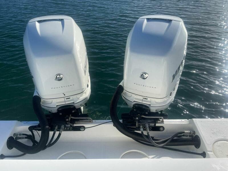 2016 Mako 284 Center Console