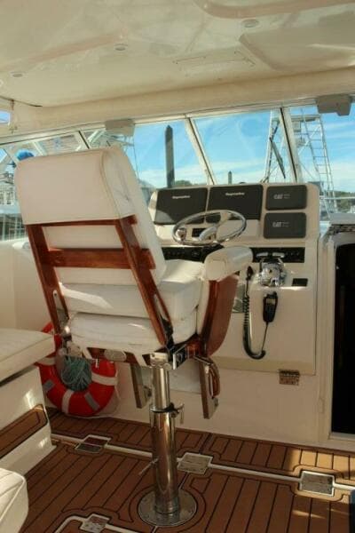 Helm Chair