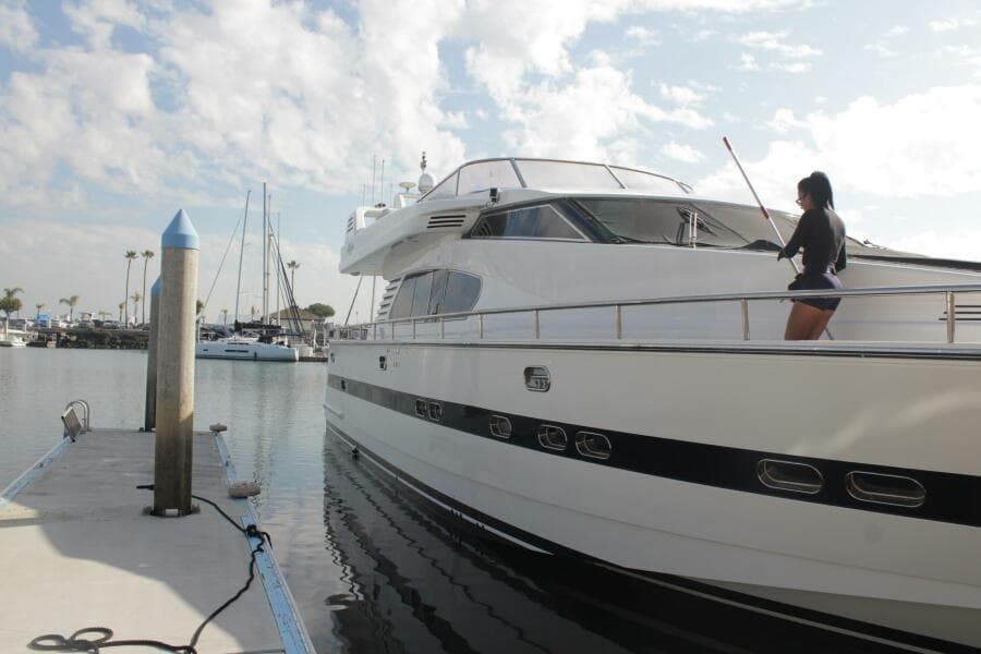 1999 Horizon 70 FLY