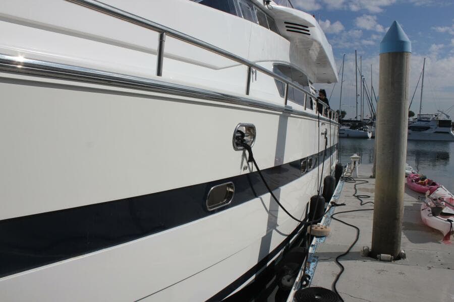 1999 Horizon 70 FLY