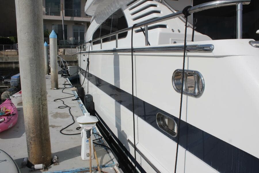 1999 Horizon 70 FLY
