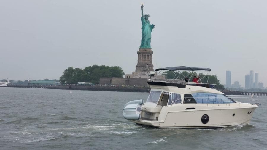 Seacrest underway
