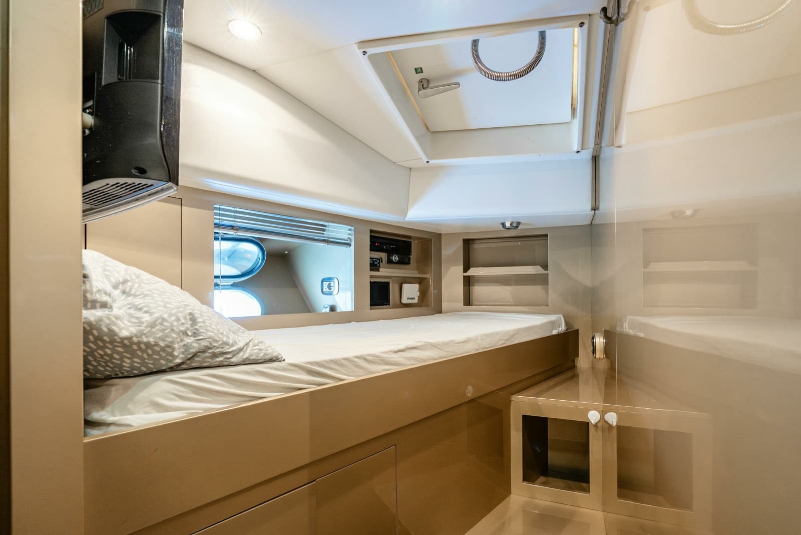 2010 Leopard Leopard 27 Sport