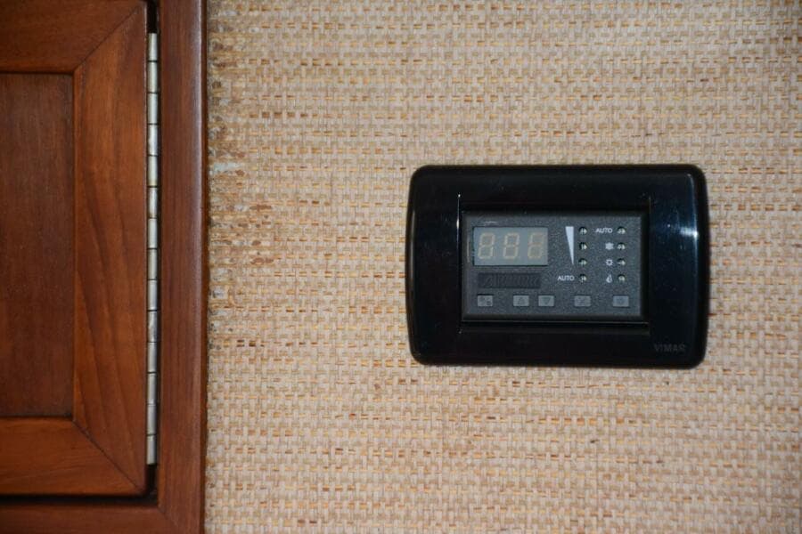 Dometic Digital Thermostat For Reverse Cycle AC