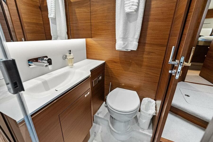2021 Princess V55