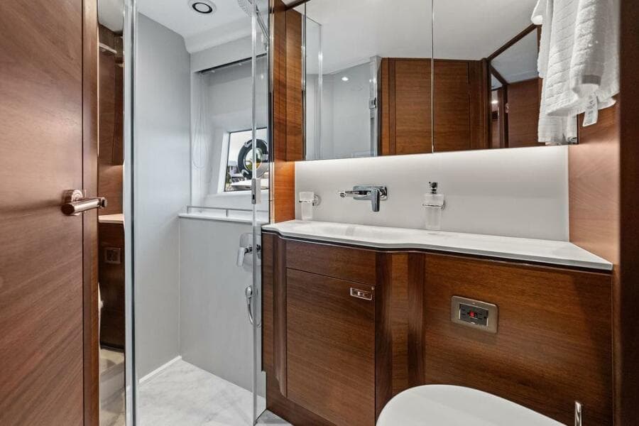 2021 Princess V55