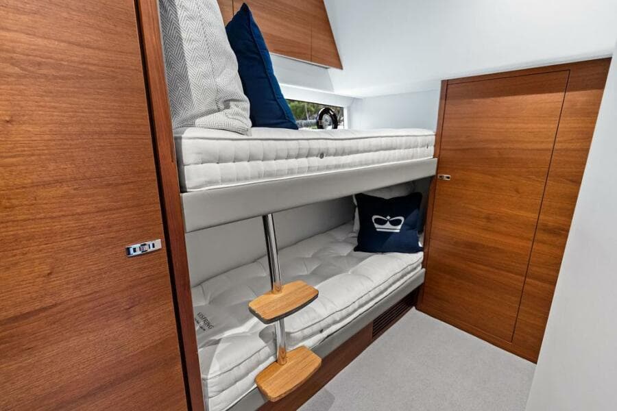 2021 Princess V55