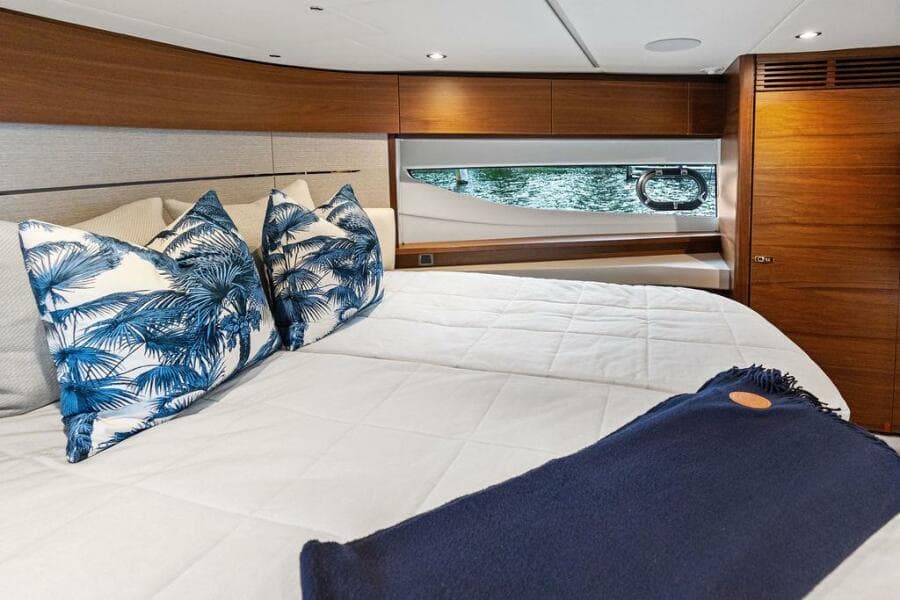 2021 Princess V55